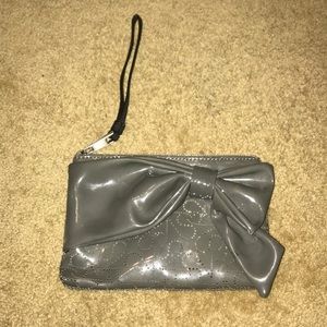 Grey clutch with bow